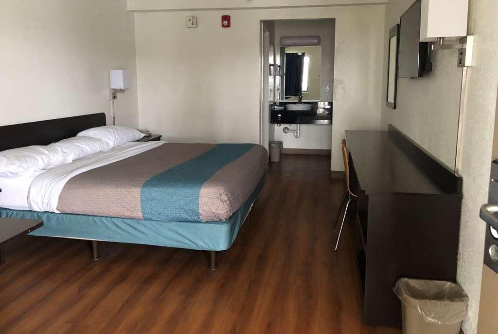 Days Inn By Wyndham Indianapolis South Room photo